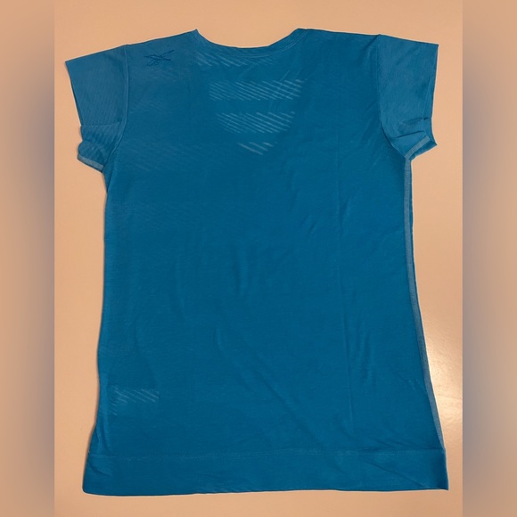 Reebok Women’s Blue Play Dry Athletic Shirt - Picture 2 of 5
